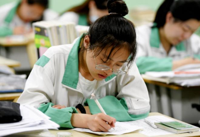 教育部下发通知,中文水平分为“三等九级”,网友:出题很幽默