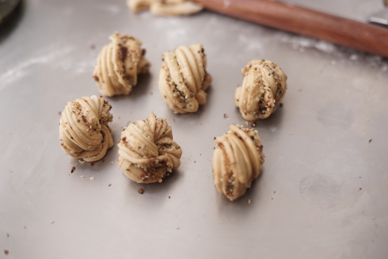 家里没有酵母如何制作酵母粉教程,用酵母粉发面怎样蒸花卷最快
