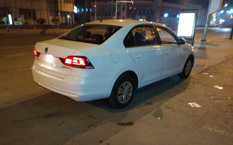 落地10万左右大众桑塔纳,手动低配桑塔纳6万8落地贵吗