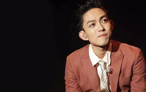 一首适合一个人静静聆听的歌,10首适合一个人听的歌