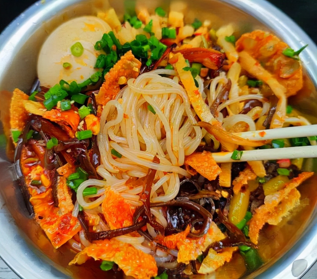 真的是又好吃又便宜的螺蛳粉,香而不腻的螺蛳粉真的太好吃了