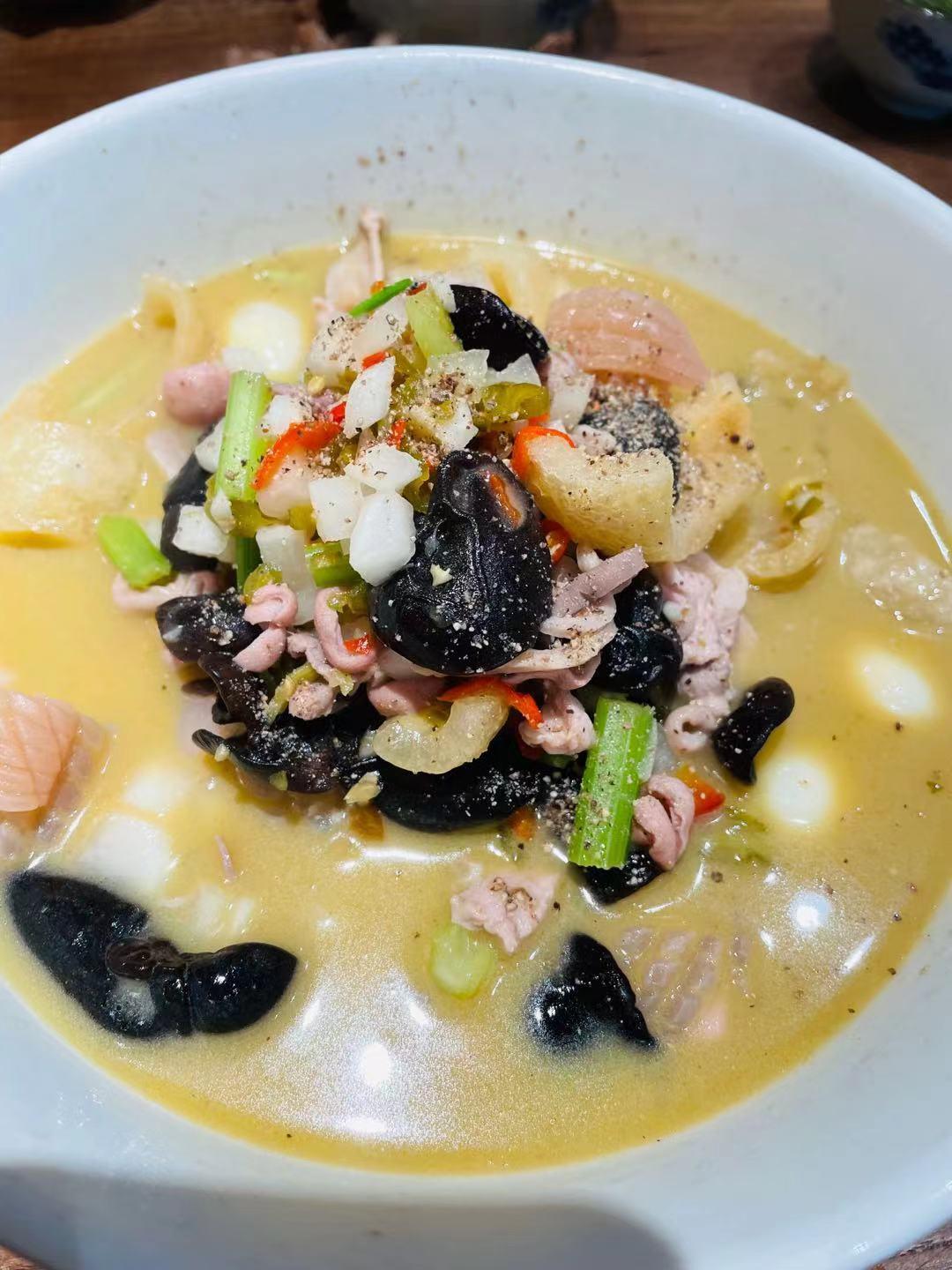 长沙金马路上一家人气美食店，做各*猪种**肉料理