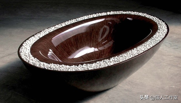 家庭安装木制浴缸效果图,现代浴缸卫生间装修风格