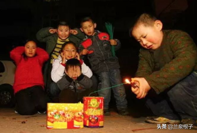 80年代火炉子家用,小时候煤火炉