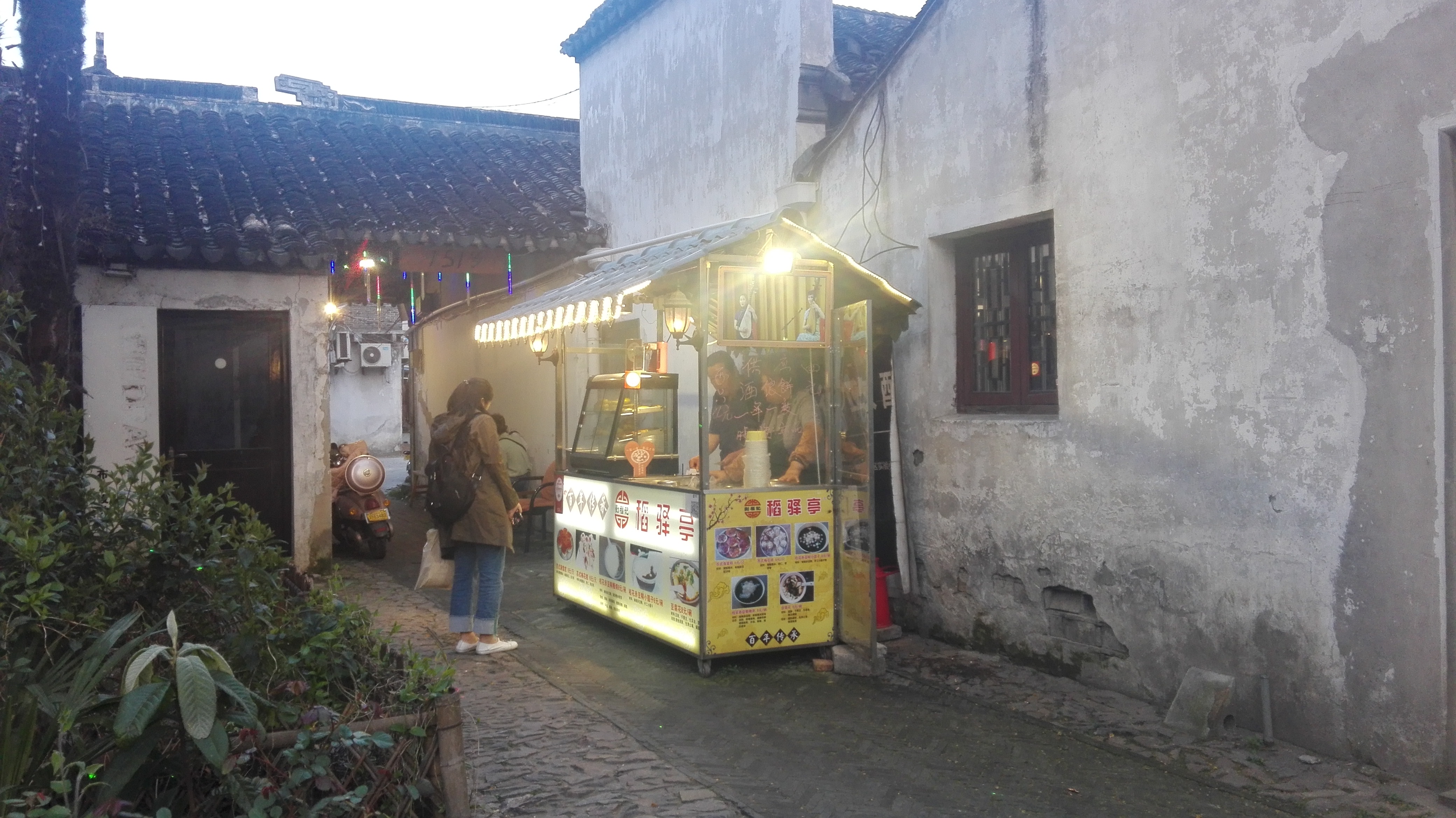 夜游苏州古城领略江南美食,苏州夜游古运河上吃饭