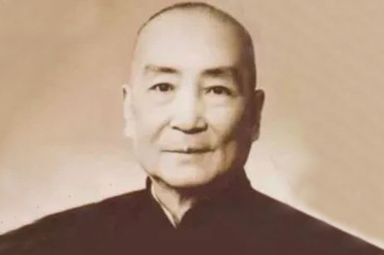 从开小店到开大店的心路历程,从经营杂货店到百亿富豪