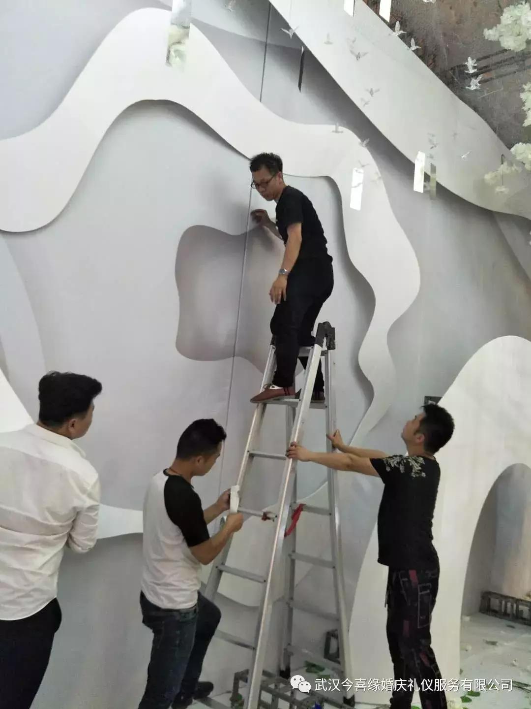 法式白绿色草坪婚礼布置,白绿色系婚礼调色教程