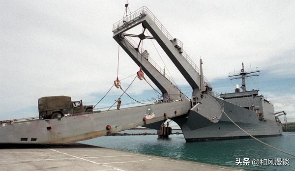 lst100两栖登陆舰,lst大型登陆舰