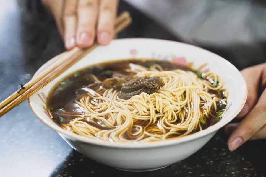 为了吃美食去外地,为了吃儿时的味道跑到一个地方
