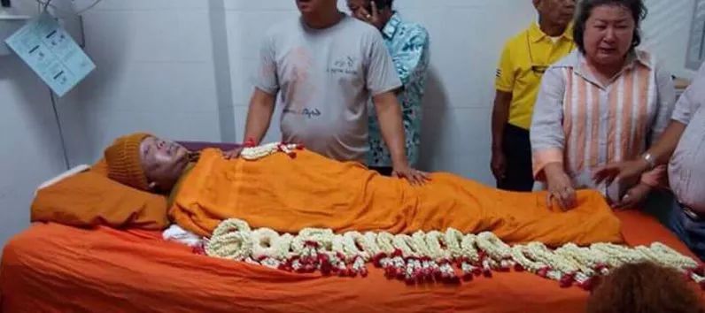 泰国捐钱最多的僧人,泰国活着的高僧哭丧