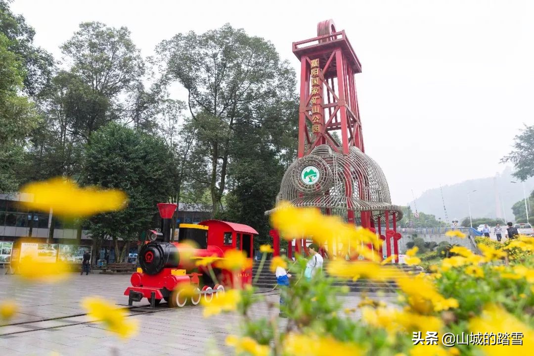 乐山嘉阳小火车值得去吗,嘉阳小火车与乐山大佛相隔多远