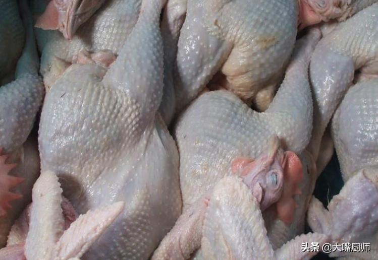 怎么辨别买的鸡是活鸡还是死鸡,买活鸡还是白条鸡好