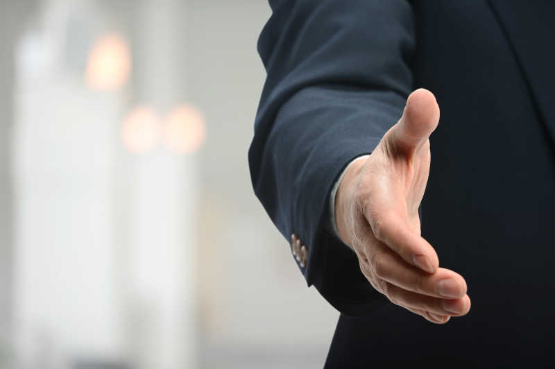 古人见面为什么不能随便握手？为什么会认为握手是是不礼貌的？