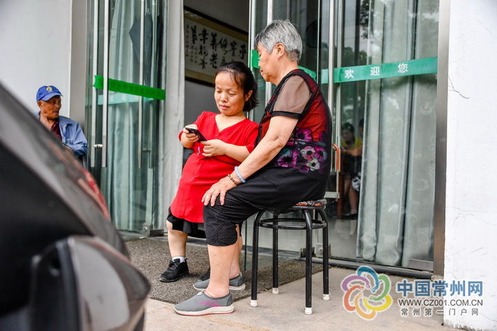 身高不足1米！常州这位“小人物”，养老服务中心的快乐天使