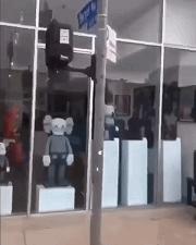 *砸抢打**是美区最新发售方式?黑人做代购真的狂