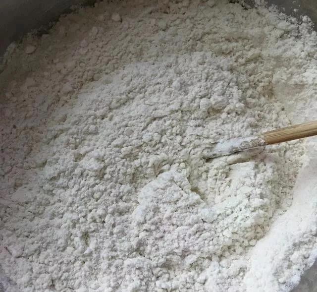 油条的做法和配方最简单,油条的家庭做法和配方的全过程