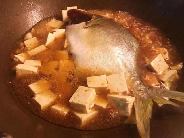 焖金鲳鱼做法,炖金鲳鱼豆腐粉条