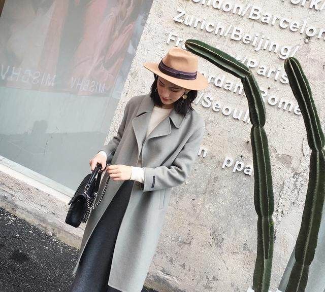 买羊绒大衣什么款式不过时 (适合70后的羊绒大衣)