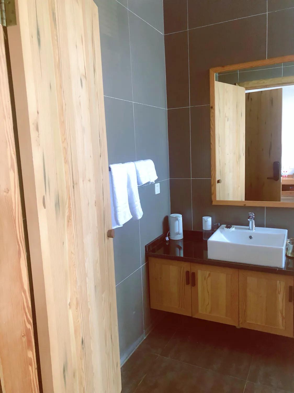 听戏享受这悠闲时光,听戏喝酒自在逍遥