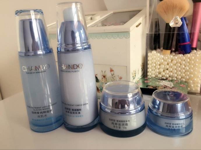 自然堂水乳和悦诗风吟哪个好,肌底液精华悦诗风吟和自然堂