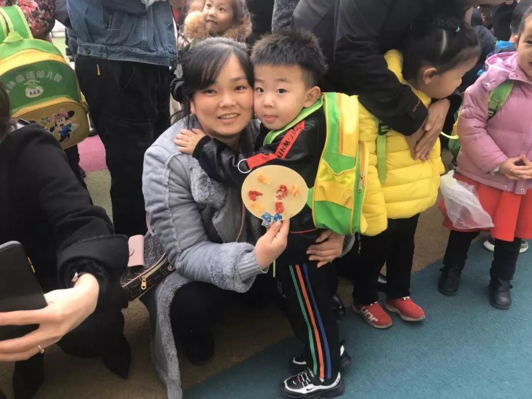 格林童话礼仪幼儿园,幼儿园感恩节特色活动美篇