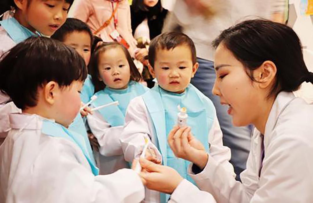 宝宝长了牙齿怎么治疗,小孩牙齿长出双牙要怎么矫正