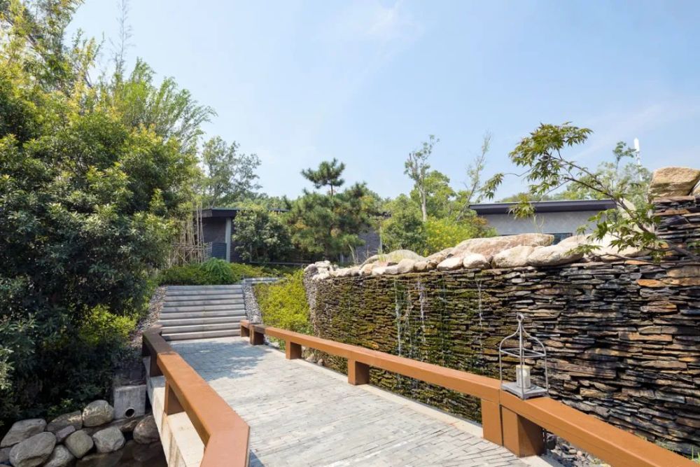 沉醉山水间，自然古朴，苏州裸心泊度假村，金螳螂匠心之作