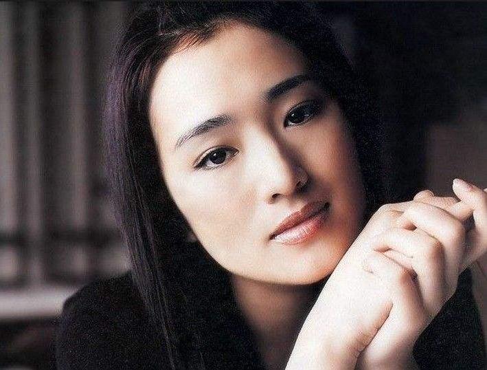 赵薇和友人聚餐,赵薇吻戏片段