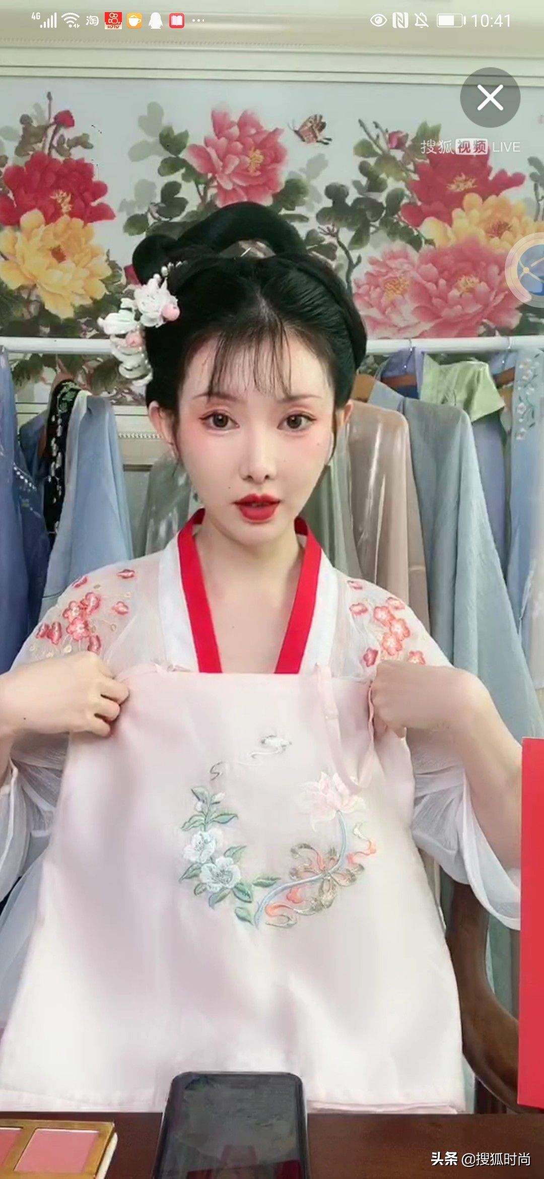 曾穿着汉服打卡过19个国家的古风博主分享:如何穿汉服过中国年