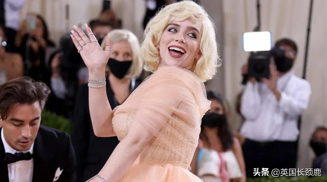 卡戴珊化身摄魂怪、碧梨赛白雪公主...今年METGALA妖魔鬼怪再出洞