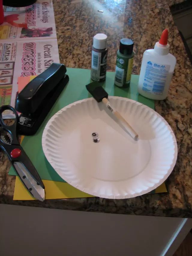 彩色一次性纸盘手工制作幼儿园,蛋糕盘子创意手工彩泥池塘