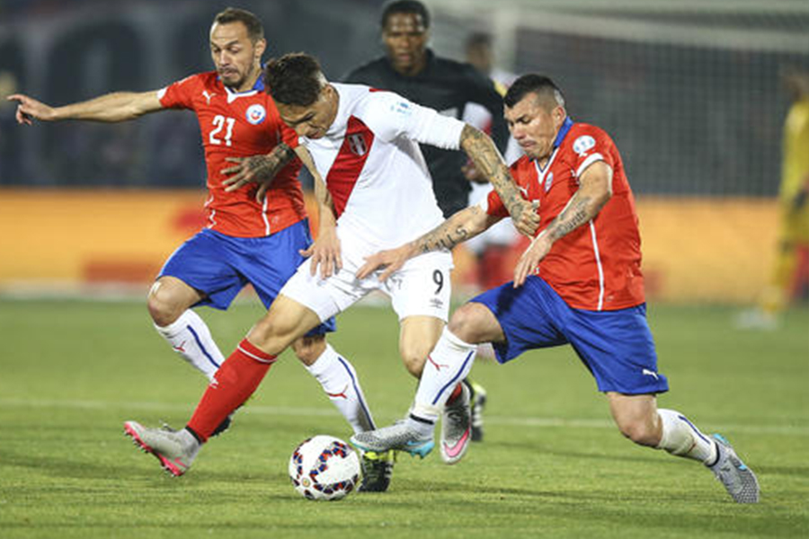 在足球场上训练队友该说的话,和球队一起踢球需要注意什么