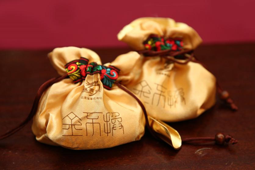 龙园号精品普洱茶,龙园号茶易武