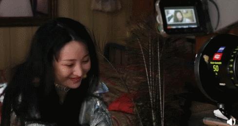 曾自嘲“借胸上位”，39岁的她终于等到了这部爆款《受益人》