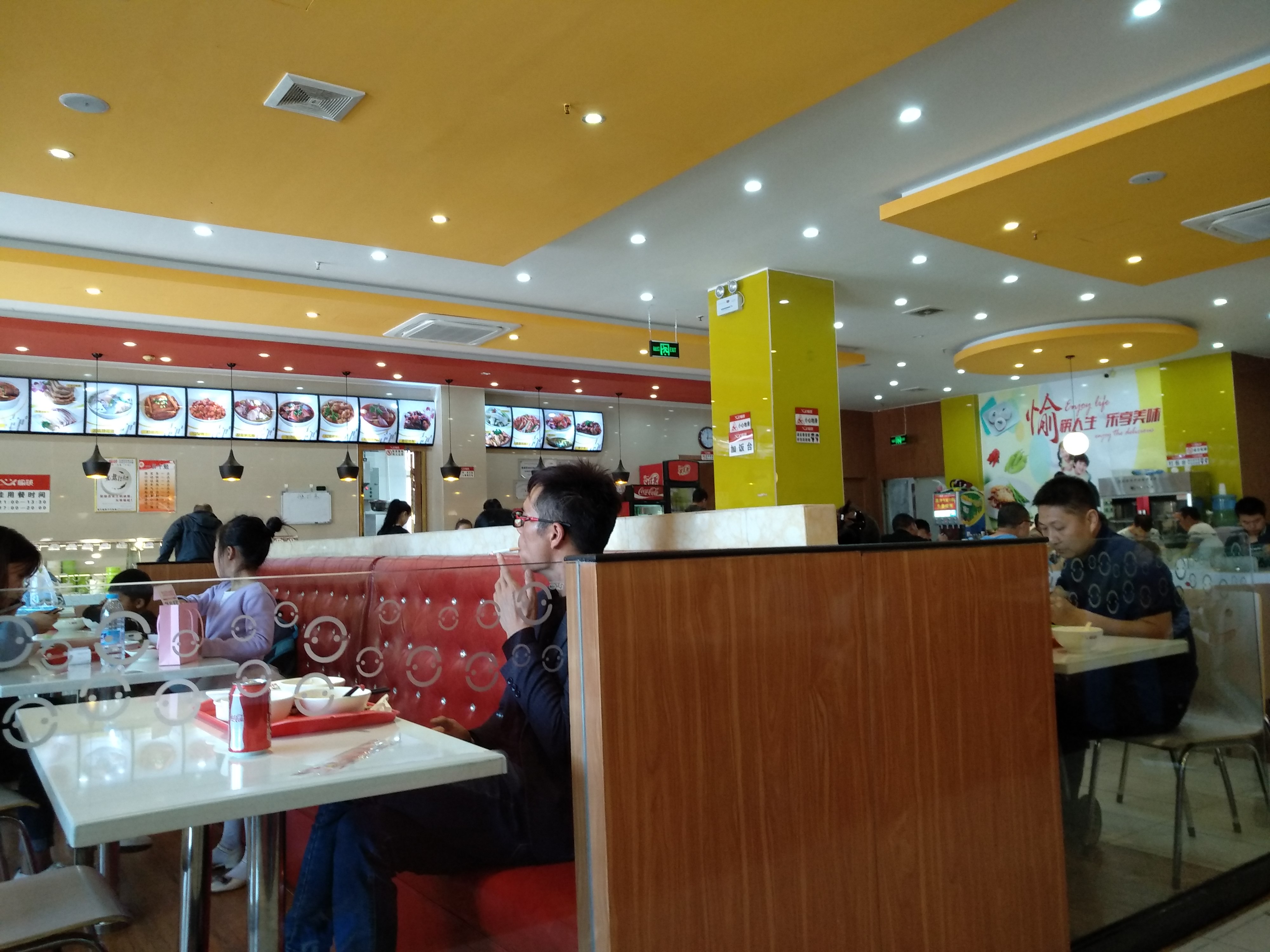 禄丰日记:中午不想做饭,花43元在愉筷吃了一餐