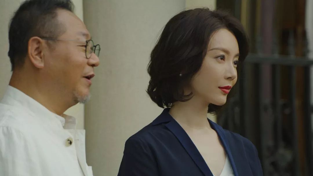 一个看似清清白白的大学教授，实则抛妻弃子、吃软饭、自私虚伪，范伟把这个中年油腻男演活了