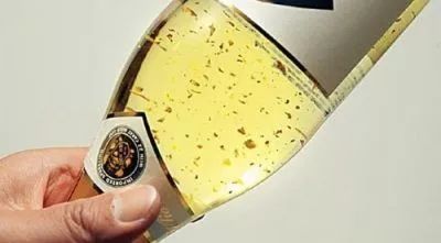 餐桌上饭菜的味道,餐桌上的金属