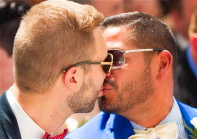 非洲一只黑猩猩,是怎么把艾滋病传给非洲黑人,再传到全世界的?