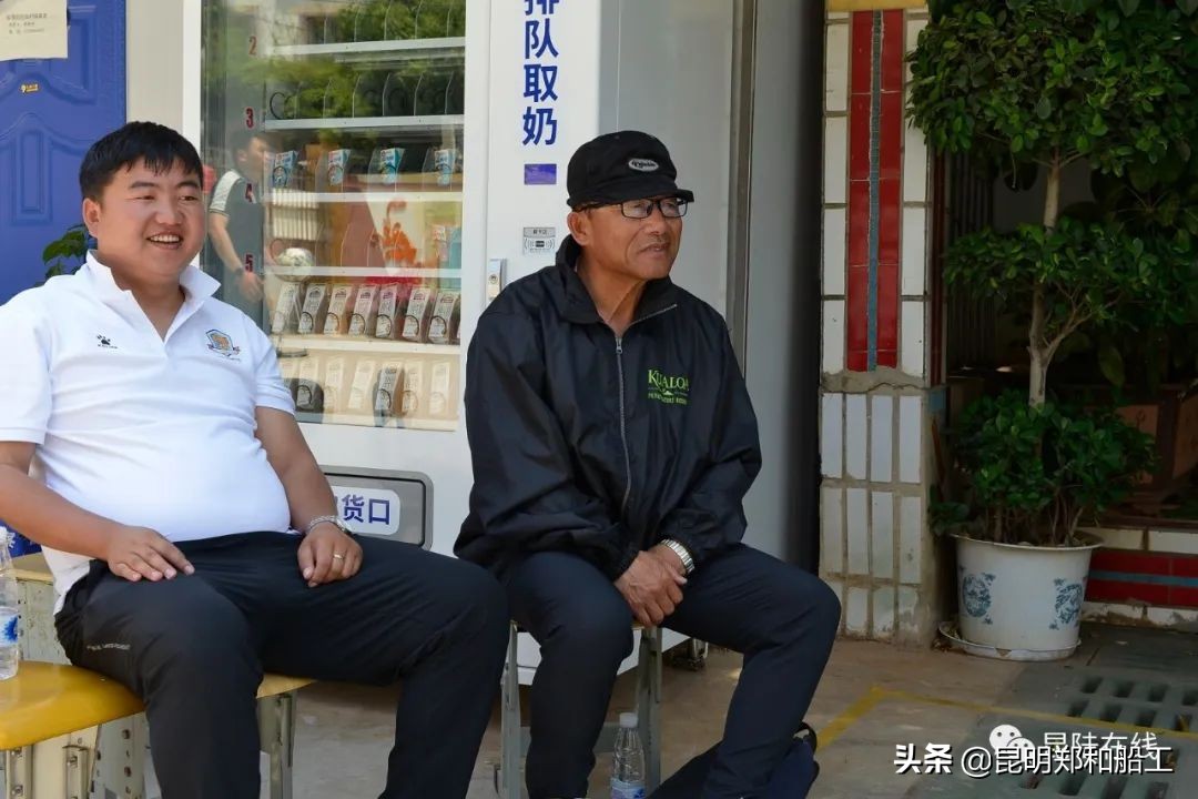 有限的场地无限的足球--新迎二小首届昆陆敦搏杯班级足球联赛开幕