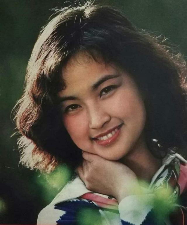 刘晓庆究竟有多少钱,六十五岁刘晓庆回老家买墓地