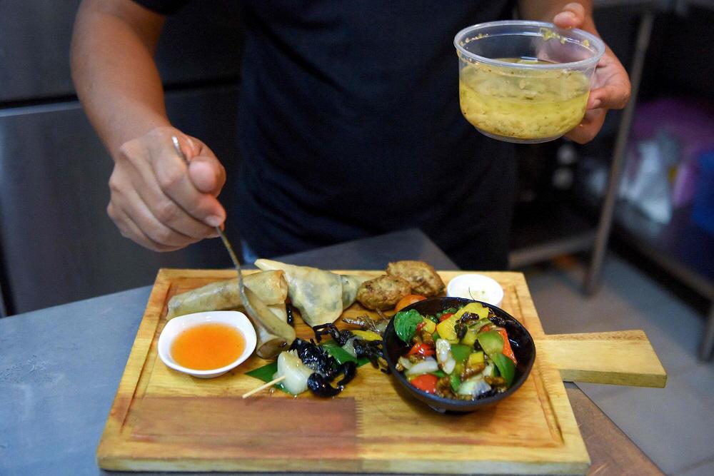 “虫虫巨无霸”来袭，柬埔寨这间奇葩餐厅你敢尝？