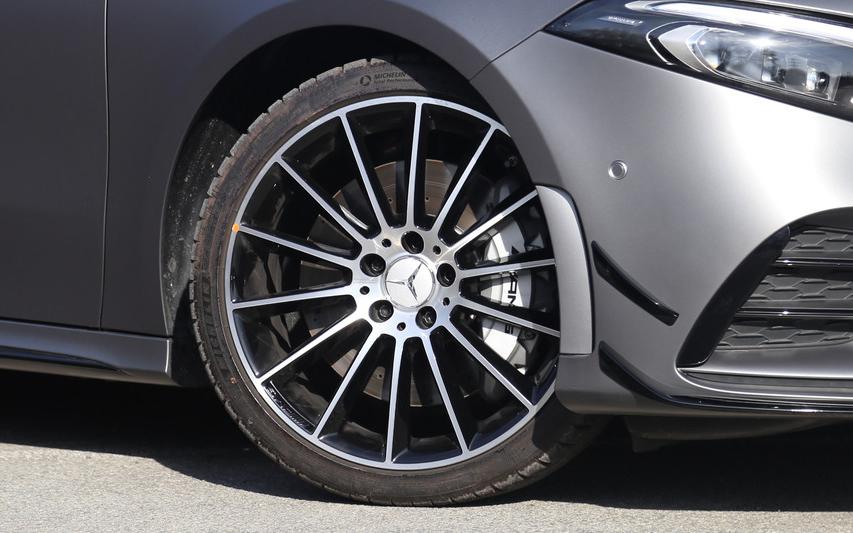 奔驰a35lamg沉浸式体验,奔驰amga35l落地价小钢炮