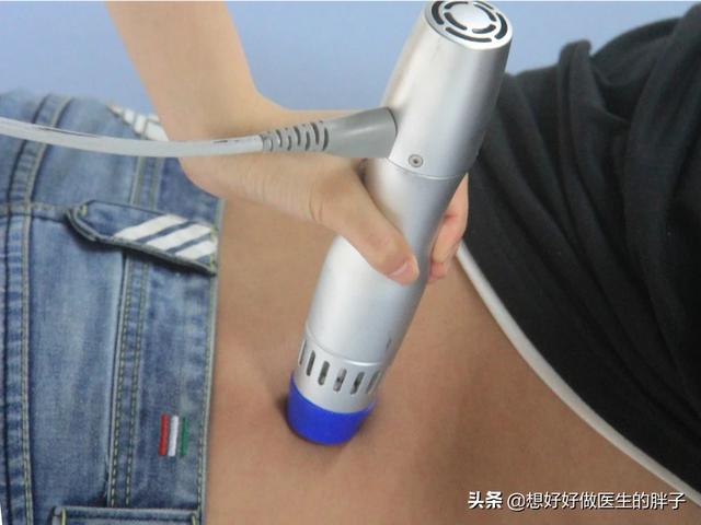 朋友说干活腰疼怎么回,腰疼晚上休息就好一干活就疼