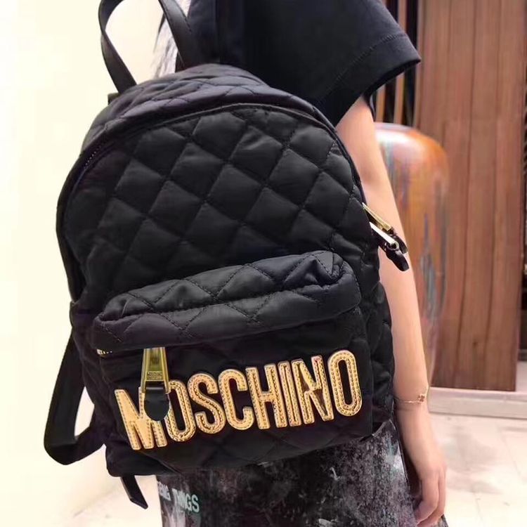 奢侈品大牌有哪些好看又好搭配双肩包?C4N搭配干货!