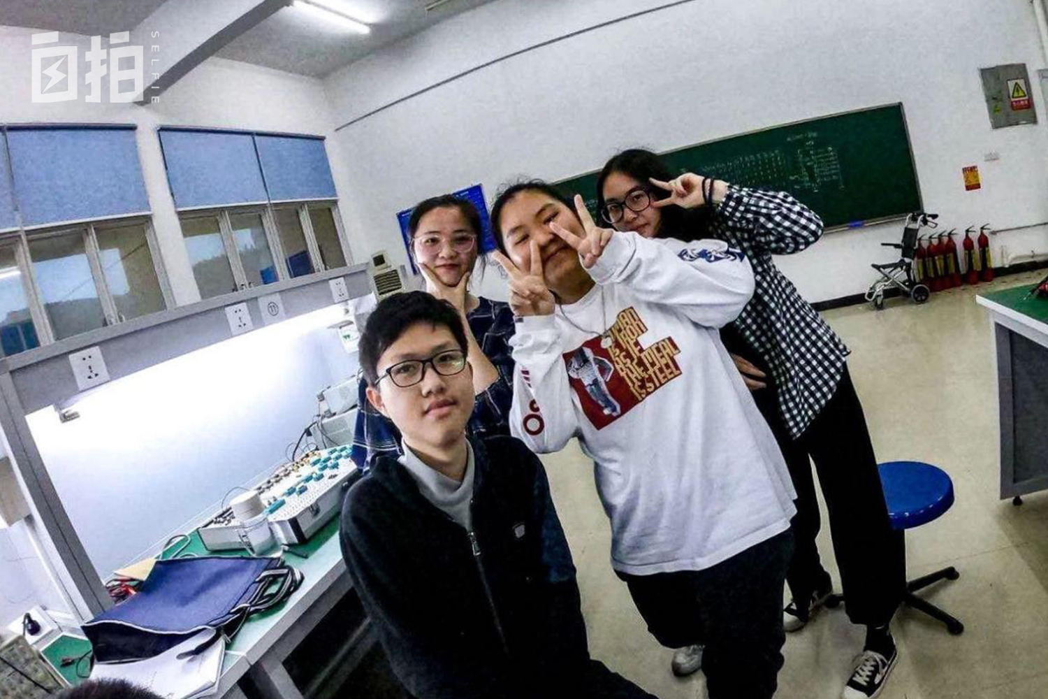 我，坐轮椅的大学生，上天能跳伞、下海能潜水，像普通人一样生活