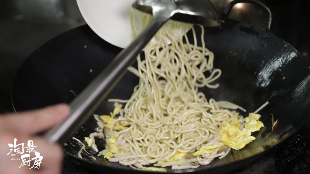 炒面如何不粘锅窍门,炒面怎么做不粘锅又好吃窍门视频