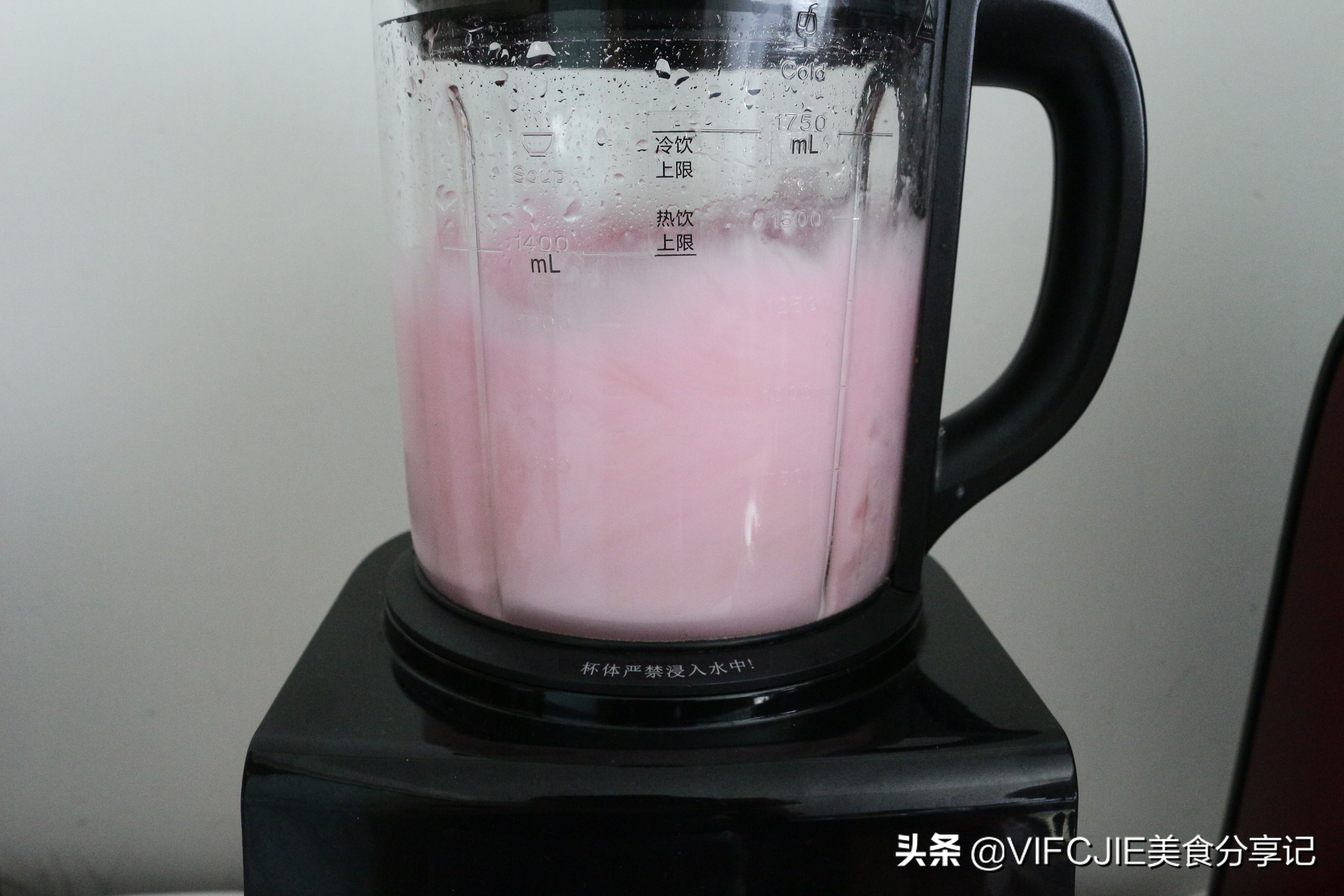 冬天适合做的水果奶盖茶,在家不用冰就能做的饮料