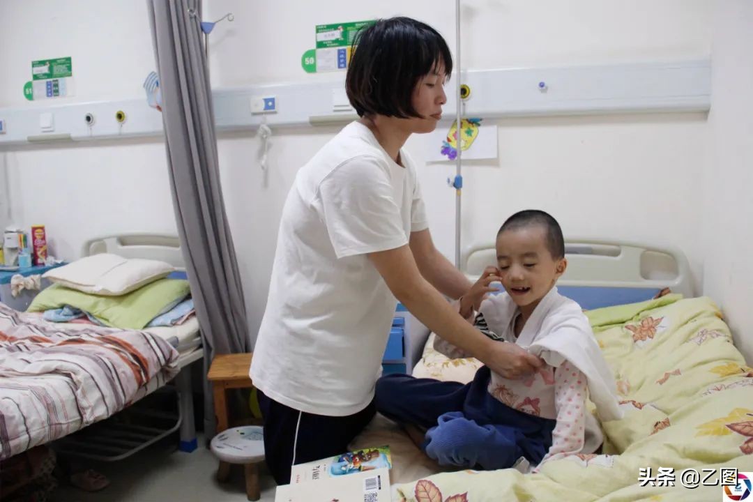 八个月多的孕妇摔跤孩子还有救不,孕妇摔了一跤难产