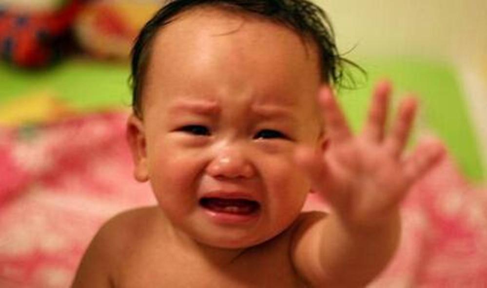 还在起夜给宝宝把尿？宝妈不仅无法一夜好眠，对宝宝的危害也很多