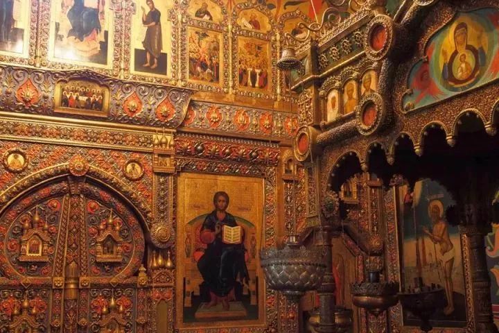 巴黎圣母院教堂叫什么名字,巴黎圣母院和潮州教堂对比